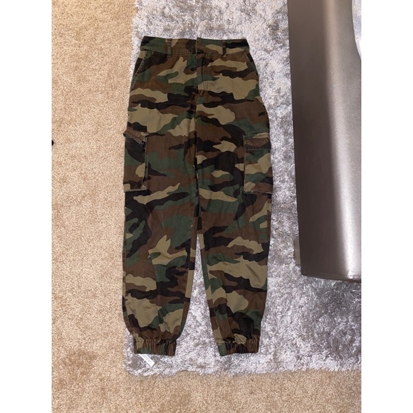 Forever 21 Pants - Army fatigue cargo joggers